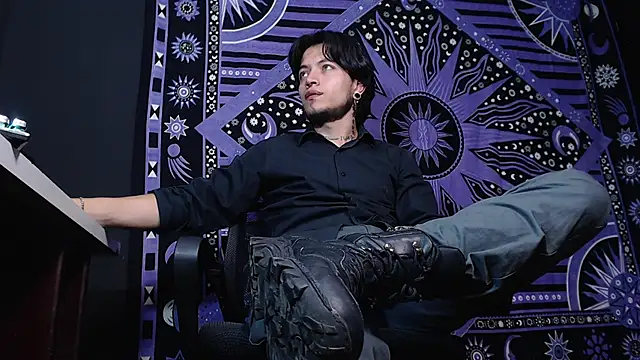 Snapshot of Dicaprioo_ chatting on 01-17-25, 01:47 Dicaprioo online show from 01-17-25, 01:47