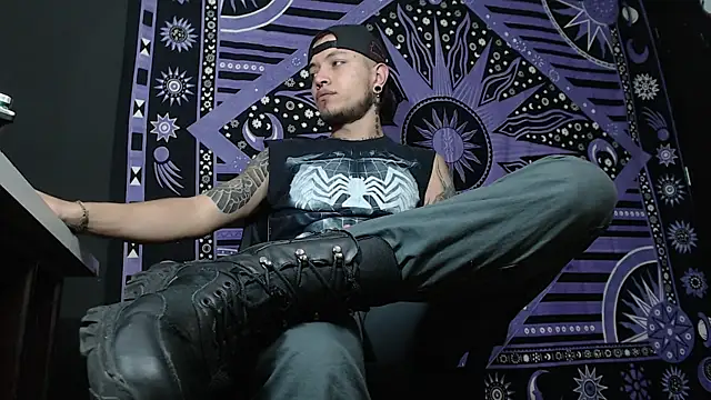 Snapshot of Dicaprioo_ chatting on 01-21-25, 12:04 Dicaprioo online show from 01-21-25, 12:04