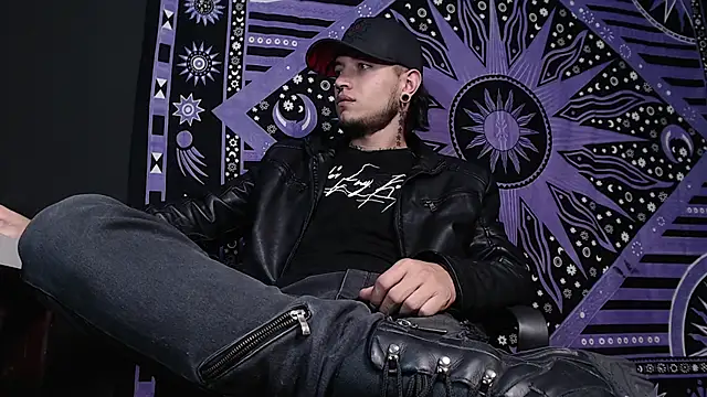 Snapshot of Dicaprioo_ chatting on 01-28-25, 09:29 Dicaprioo online show from 01-28-25, 09:29