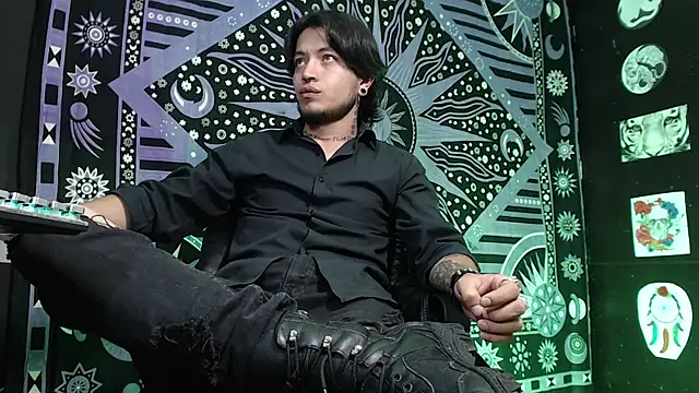 Snapshot of Dicaprioo_ chatting on 02-14-25, 08:59 Dicaprioo online show from 02-14-25, 08:59