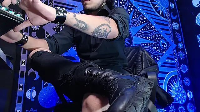 Snapshot of Dicaprioo_ chatting on 02-15-25, 12:15 Dicaprioo online show from 02-15-25, 12:15