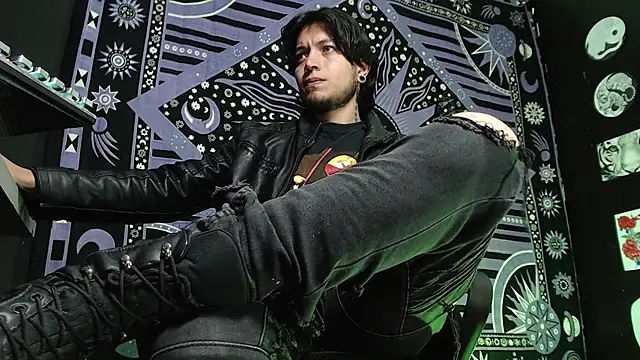 Snapshot of Dicaprioo_ chatting on 02-17-25, 08:04 Dicaprioo online show from 02-17-25, 08:04