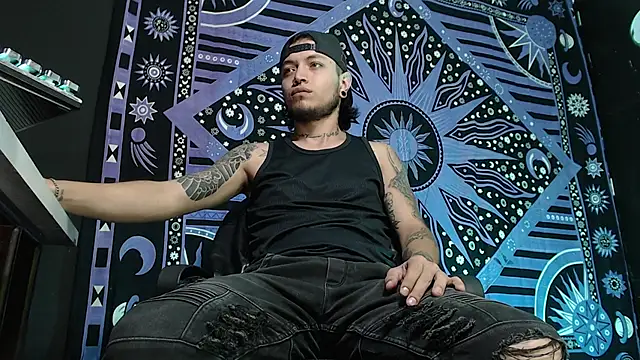 Snapshot of Dicaprioo_ chatting on 02-18-25, 08:25 Dicaprioo online show from 02-18-25, 08:25