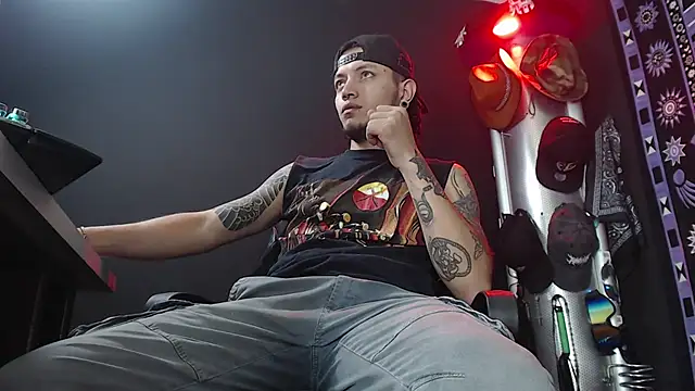 Snapshot of Dicaprioo_ chatting on 03-04-25, 08:16 Dicaprioo online show from 03-04-25, 08:16