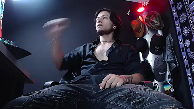 Snapshot of Dicaprioo_ chatting on 03-05-25, 04:02 Dicaprioo online show from 03-05-25, 04:02