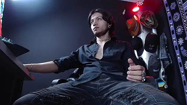 Snapshot of Dicaprioo_ chatting on 03-05-25, 07:06 Dicaprioo online show from 03-05-25, 07:06