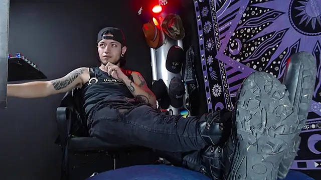 Snapshot of Dicaprioo_ chatting on 03-07-25, 09:17 Dicaprioo online show from 03-07-25, 09:17