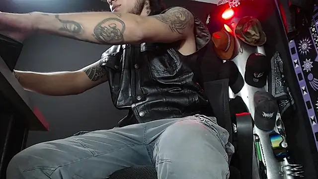 Snapshot of Dicaprioo_ chatting on 03-14-25, 11:00 Dicaprioo online show from 03-14-25, 11:00