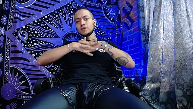 Snapshot of Dicaprioo_ chatting on 10-03-25, 06:49 Dicaprioo online show from 10-03-25, 06:49