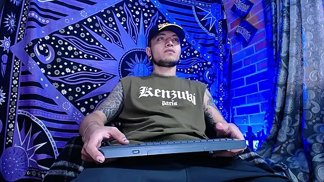 Snapshot of Dicaprioo_ chatting on 10-06-25, 09:23 Dicaprioo online show from 10-06-25, 09:23