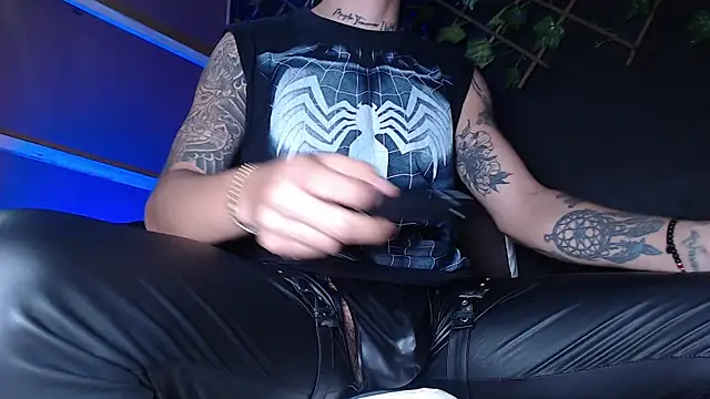 Snapshot of Dicaprioo_ chatting on 10-11-25, 05:39 Dicaprioo online show from 10-11-25, 05:39