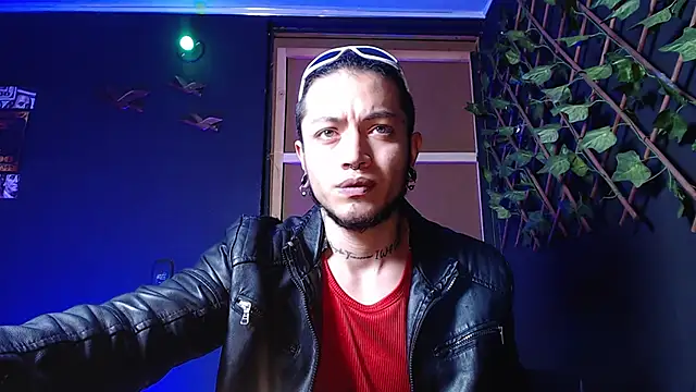 Snapshot of Dicaprioo_ chatting on 10-21-25, 03:29 Dicaprioo online show from 10-21-25, 03:29