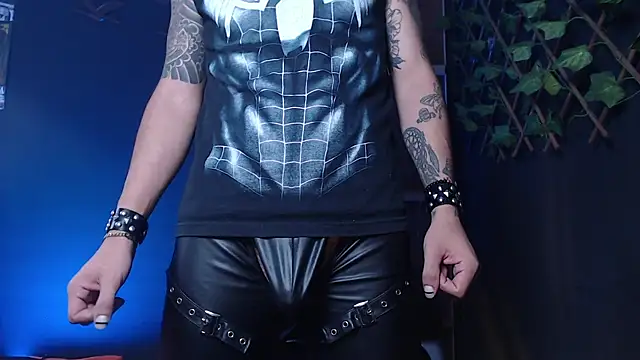 Snapshot of Dicaprioo_ chatting on 10-23-25, 02:05 Dicaprioo online show from 10-23-25, 02:05