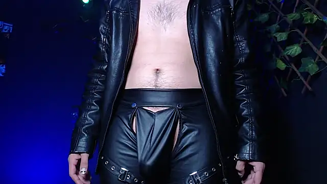 Snapshot of Dicaprioo_ chatting on 10-26-25, 02:50 Dicaprioo online show from 10-26-25, 02:50