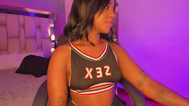 EmilyHaan online show from 12-19-24, 04:45