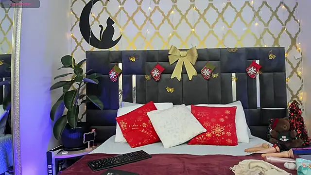 Snapshot of RubbyTaylor chatting on 12-15-25, 02:32 RubbyTaylor online show from 12-15-25, 02:32