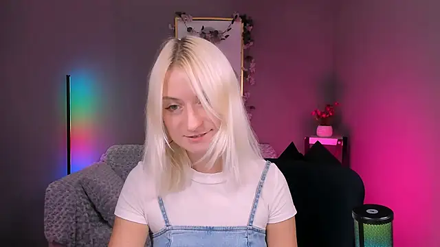 Snapshot of melisa_white1 chatting on 09-10-25, 07:03 melisa white1 online show from 09-10-25, 07:03