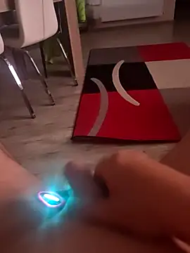 Szeltolo001 online show from 04-24-26, 01:41