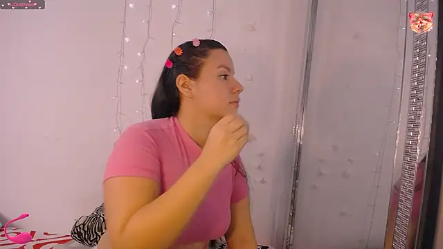 Mia  reys online show from 12-24-24, 11:17