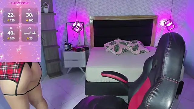 Snapshot of delilaquinn chatting on 02-13-25, 12:21 delilaquinn online show from 02-13-25, 12:21