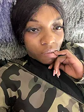 Snapshot of CahitlinBell chatting on 12-05-25, 09:40 CahitlinBell online show from 12-05-25, 09:40