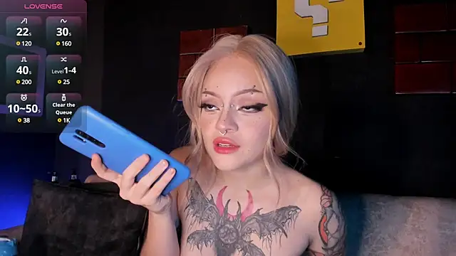 Snapshot of Elettra_Rou chatting on 02-06-25, 02:33 Elettra Rou online show from 02-06-25, 02:33