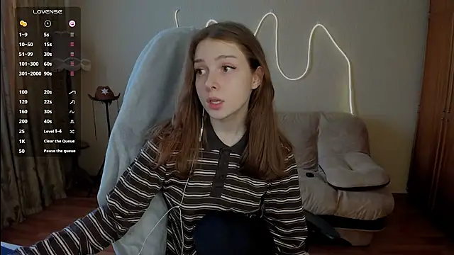 Snapshot of Kami_kam chatting on 02-21-25, 11:01 Kami kam online show from 02-21-25, 11:01