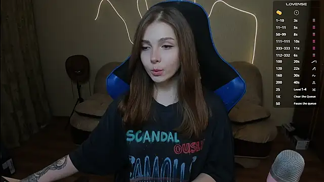 Snapshot of Kami_kam chatting on 03-19-25, 07:17 Kami kam online show from 03-19-25, 07:17