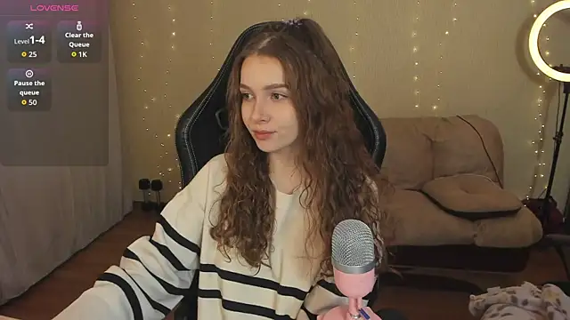 Snapshot of Kami_kam chatting on 12-14-25, 09:19 Kami kam online show from 12-14-25, 09:19