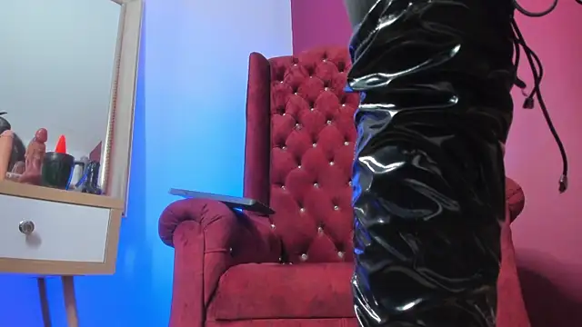 Snapshot of Sarah_Mistress_ chatting on 12-26-24, 11:57 Sarah Mistress online show from 12-26-24, 11:57