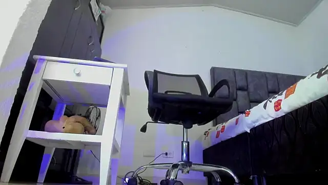 Snapshot of Sarah_Mistress_ chatting on 03-25-26, 08:04 Sarah Mistress online show from 03-25-26, 08:04