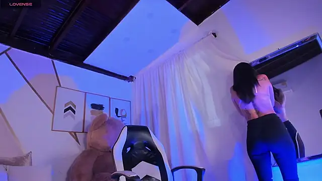 Snapshot of maye_wells chatting on 12-19-24, 05:29 maye wells online show from 12-19-24, 05:29