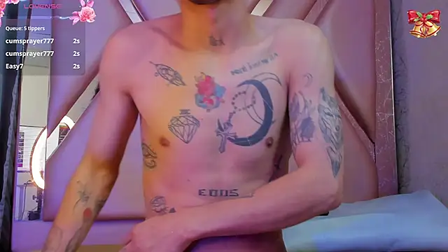 Snapshot of kendalltaylorr chatting on 12-31-24, 08:37 kendalltaylorr online show from 12-31-24, 08:37