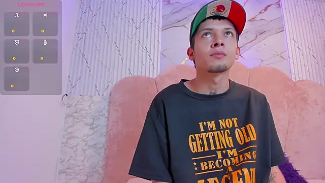 Snapshot of kendalltaylorr chatting on 01-26-25, 02:45 kendalltaylorr online show from 01-26-25, 02:45