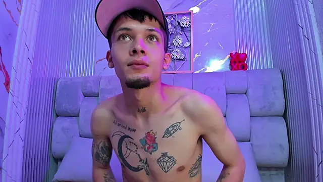 Snapshot of kendalltaylorr chatting on 02-22-25, 03:34 kendalltaylorr online show from 02-22-25, 03:34