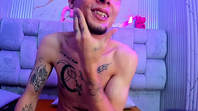 Snapshot of kendalltaylorr chatting on 02-22-25, 09:45 kendalltaylorr online show from 02-22-25, 09:45