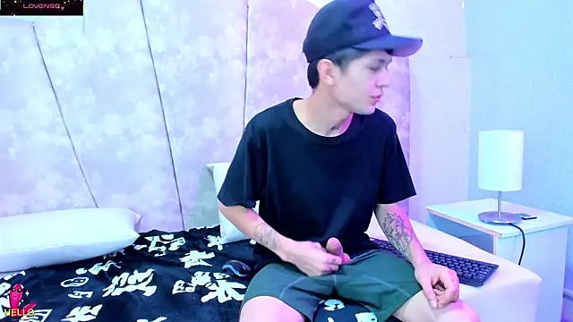 Snapshot of kendalltaylorr chatting on 03-12-25, 03:02 kendalltaylorr online show from 03-12-25, 03:02