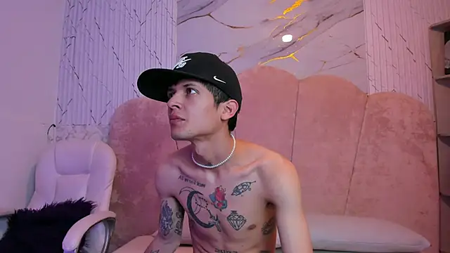 Snapshot of kendalltaylorr chatting on 03-23-25, 02:48 kendalltaylorr online show from 03-23-25, 02:48