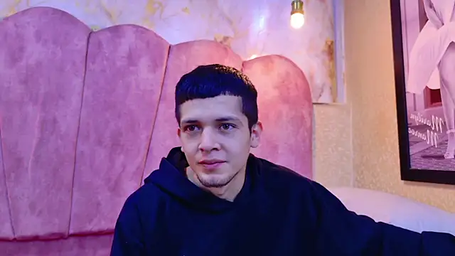 Snapshot of kendalltaylorr chatting on 12-16-25, 12:32 kendalltaylorr online show from 12-16-25, 12:32