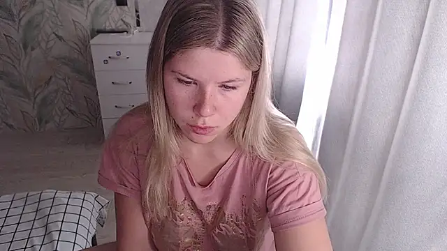 Snapshot of MelissaXKinky chatting on 10-19-25, 06:25 MelissaXKinky online show from 10-19-25, 06:25