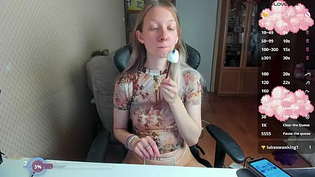 Snapshot of cutieMila chatting on 10-17-25, 05:15 cutieMila online show from 10-17-25, 05:15