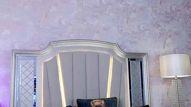 Issadorra online show from 02-08-25, 02:27