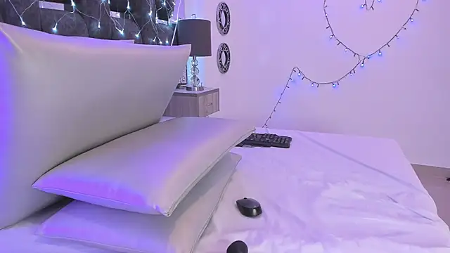 Charlotte Myers online show from 01-16-25, 02:51