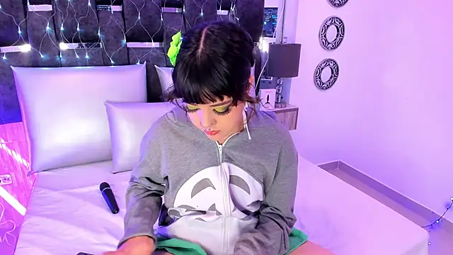 Charlotte Myers online show from 02-12-25, 03:05