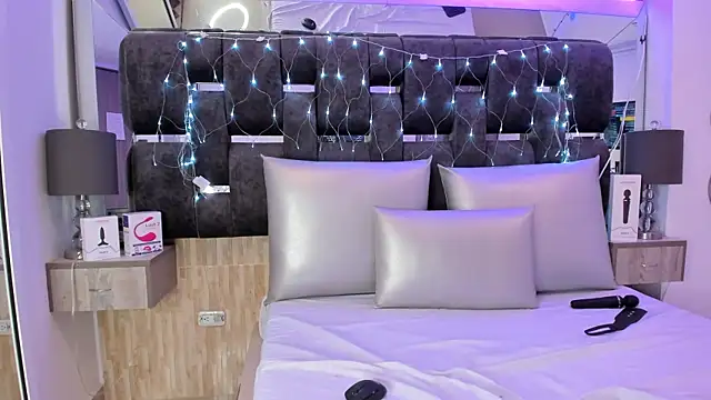 Charlotte Myers online show from 03-11-25, 04:07