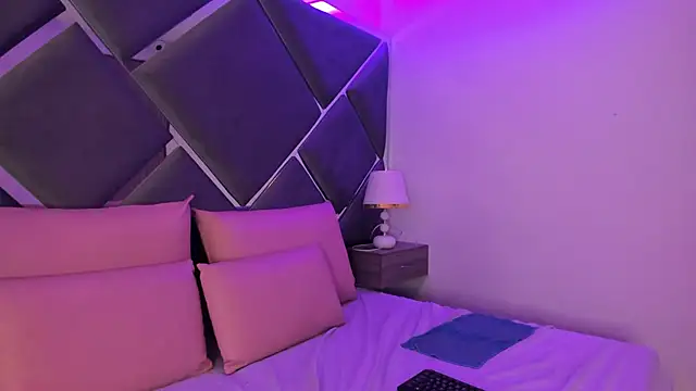 Charlotte Myers online show from 10-02-25, 07:43