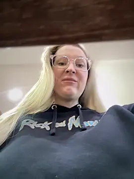 Teya moon  online show from 01-10-25, 11:00