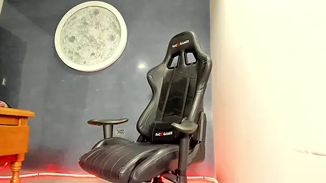 Snapshot of Bryan_Bronx chatting on 01-16-25, 11:27 Bryan Bronx online show from 01-16-25, 11:27