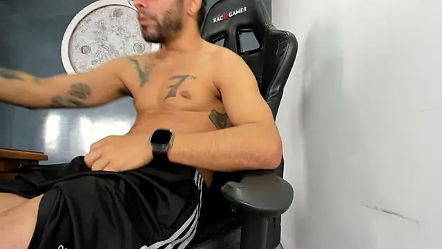 Snapshot of Bryan_Bronx chatting on 02-06-25, 02:37 Bryan Bronx online show from 02-06-25, 02:37