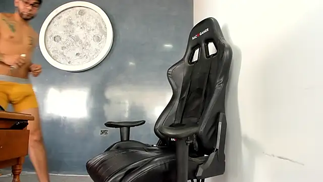 Snapshot of Bryan_Bronx chatting on 02-07-25, 03:19 Bryan Bronx online show from 02-07-25, 03:19